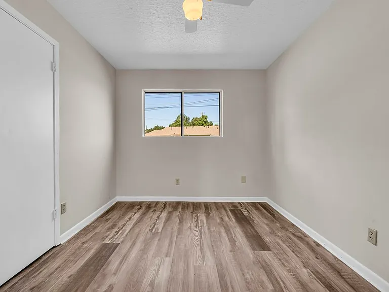 501 Brooks Rd — Photo 8