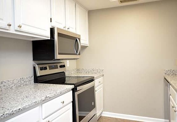 5th image of 3481 Lakeside Dr NE APT 1705
