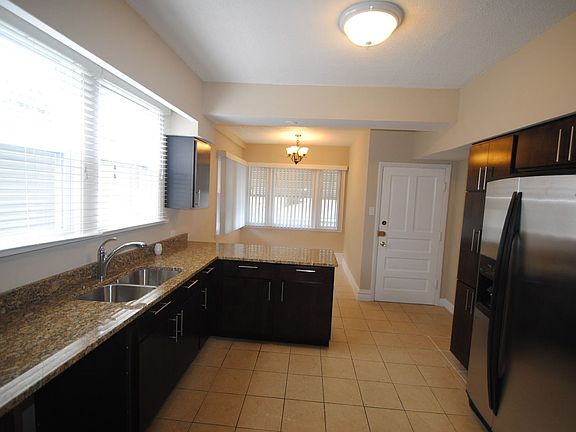 2nd image of 841 Thomas Ave