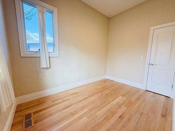 5th image of 1173 Bonita Ave
