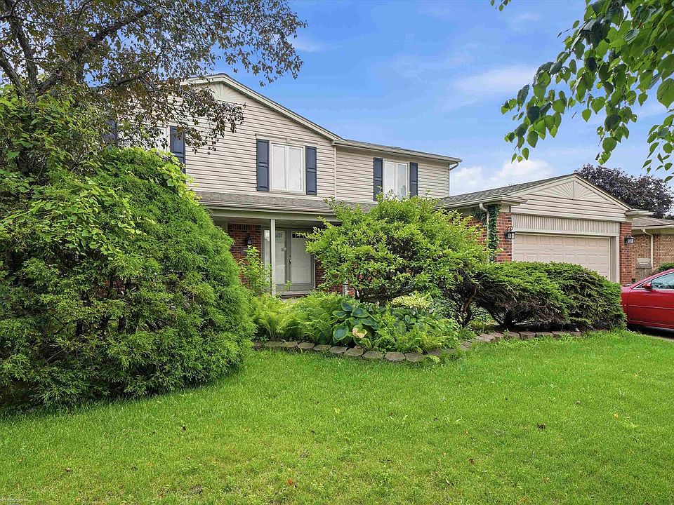 1st image of 43456 Hillcrest Dr