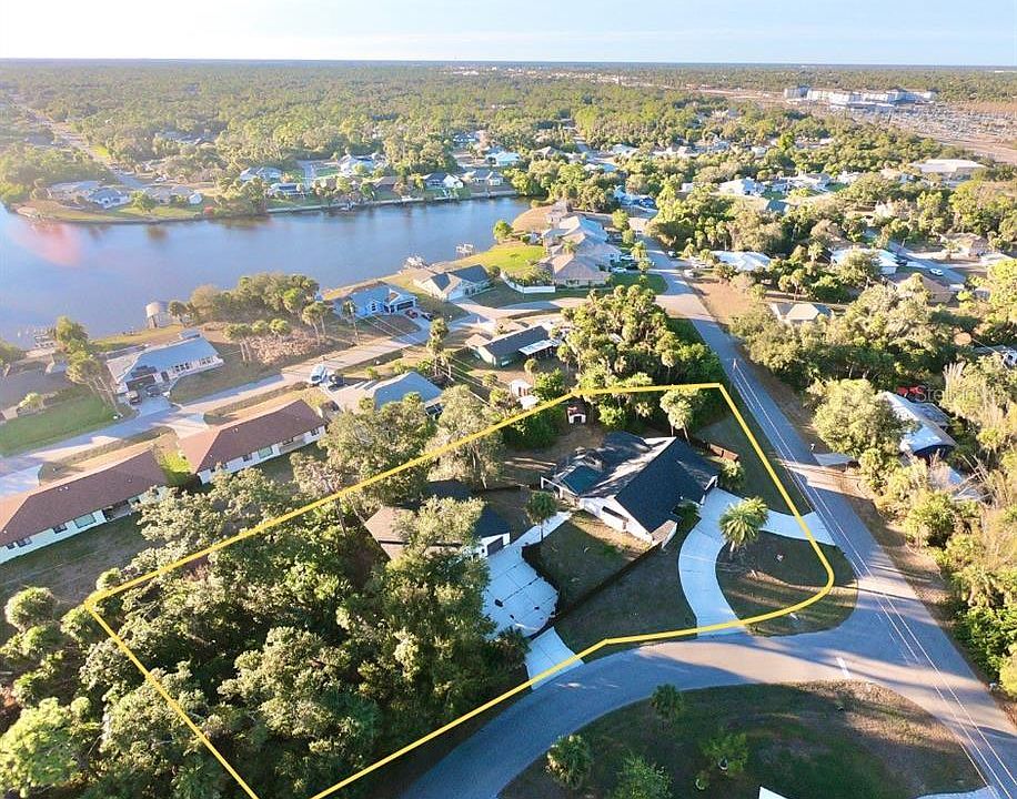 1st image of 425 Adalia Ter