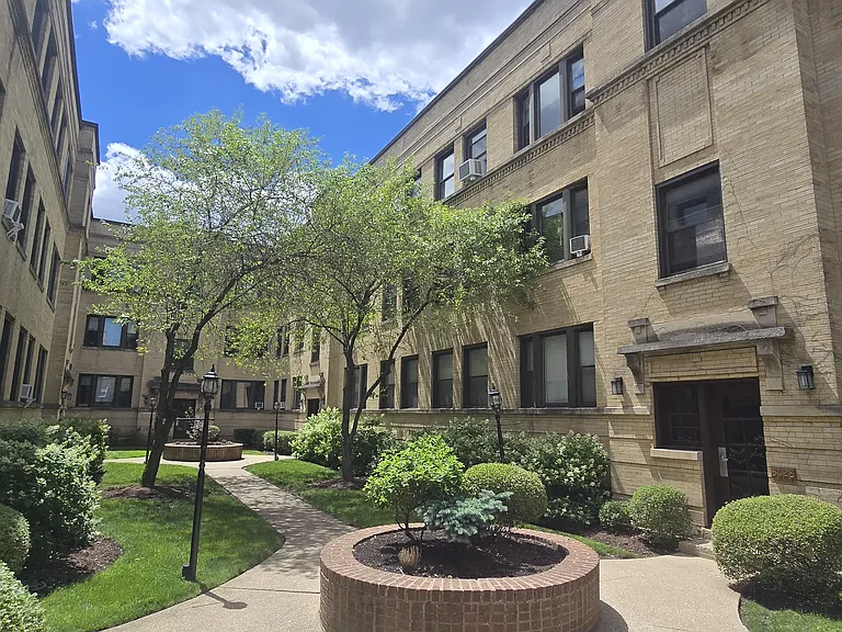 3526 N Broadway — Photo 9