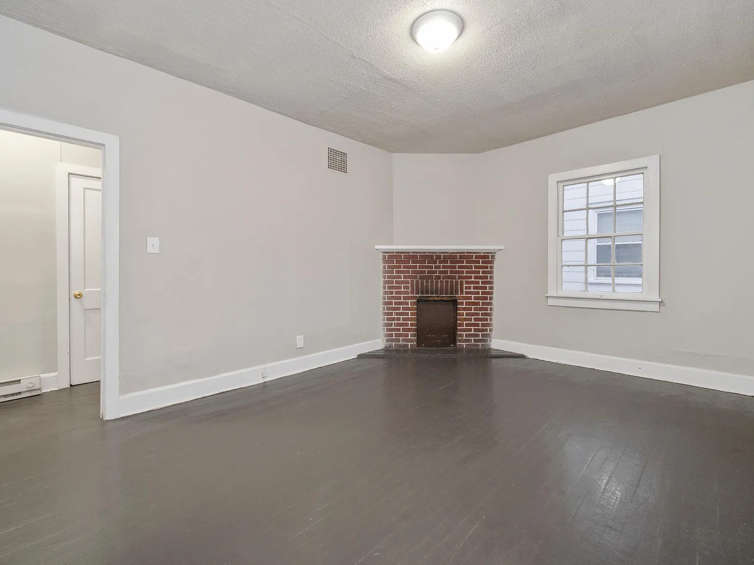 2 bed, 845 sqft, $1,664 — Photo 2