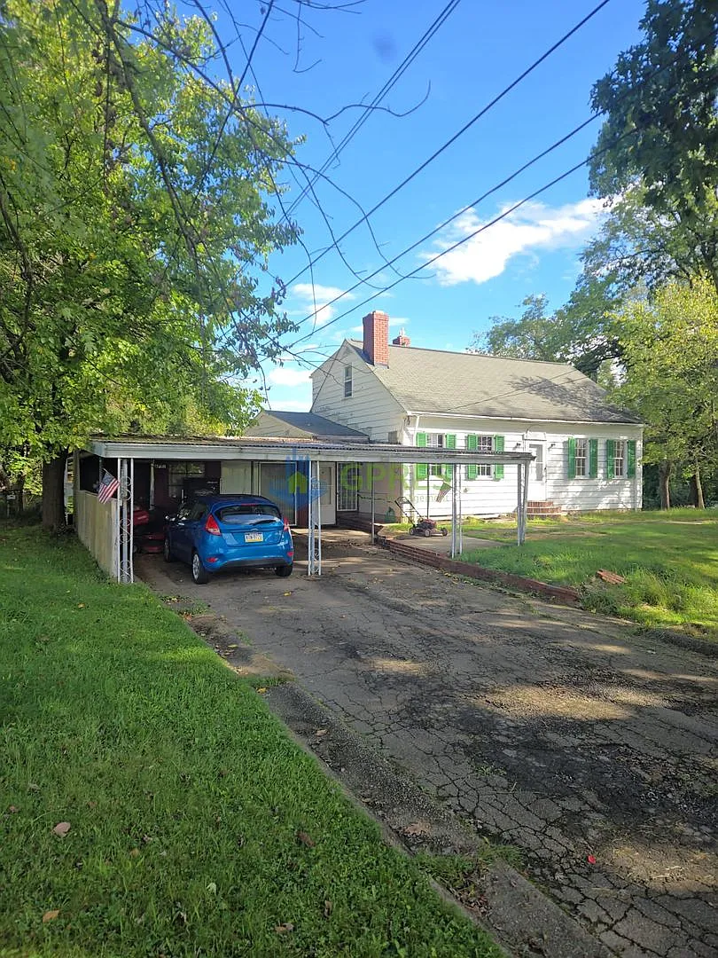 4-Bedroom House in the Hampton school district — Photo 2
