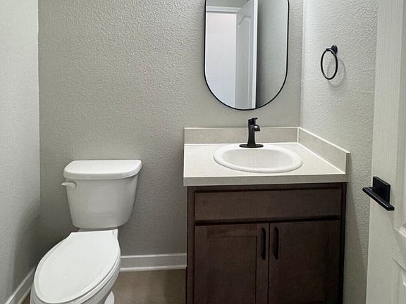 5th image of 164 Ashwood Cir