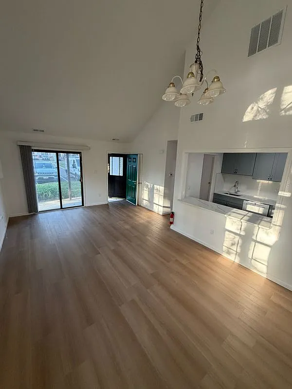 Building Photo - 2807 Hawthorn Ct