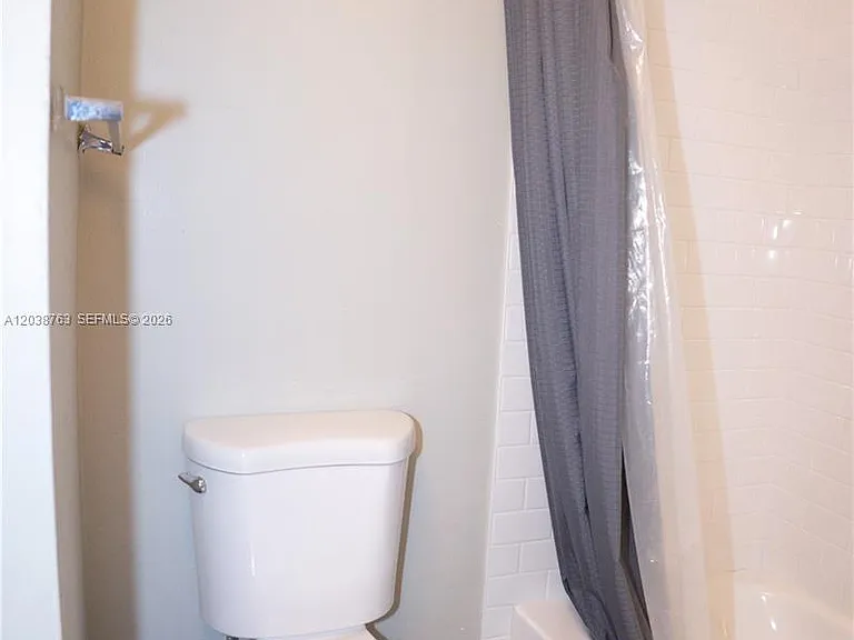 4240 Woodside Dr #4 — Photo 9