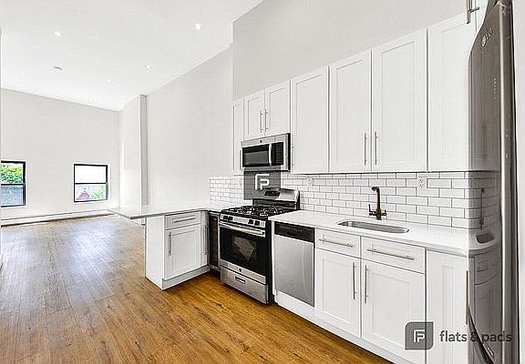 2nd image of 193 Jefferson Ave #3A