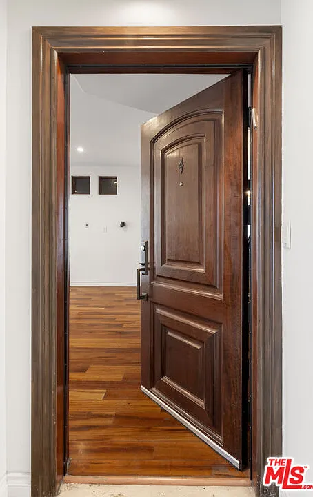 3 bed, 3.0 bath, 1900 sqft, $8,300 — Photo 4