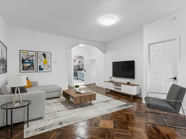 161-36 Grand Central Parkway image 1 of 27