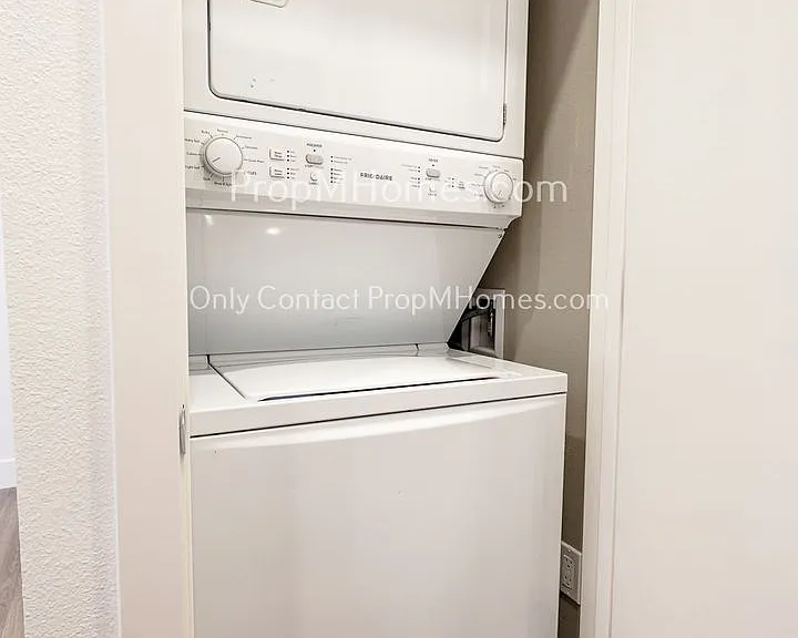 1825 SE 50th Ave #102 — Photo 9