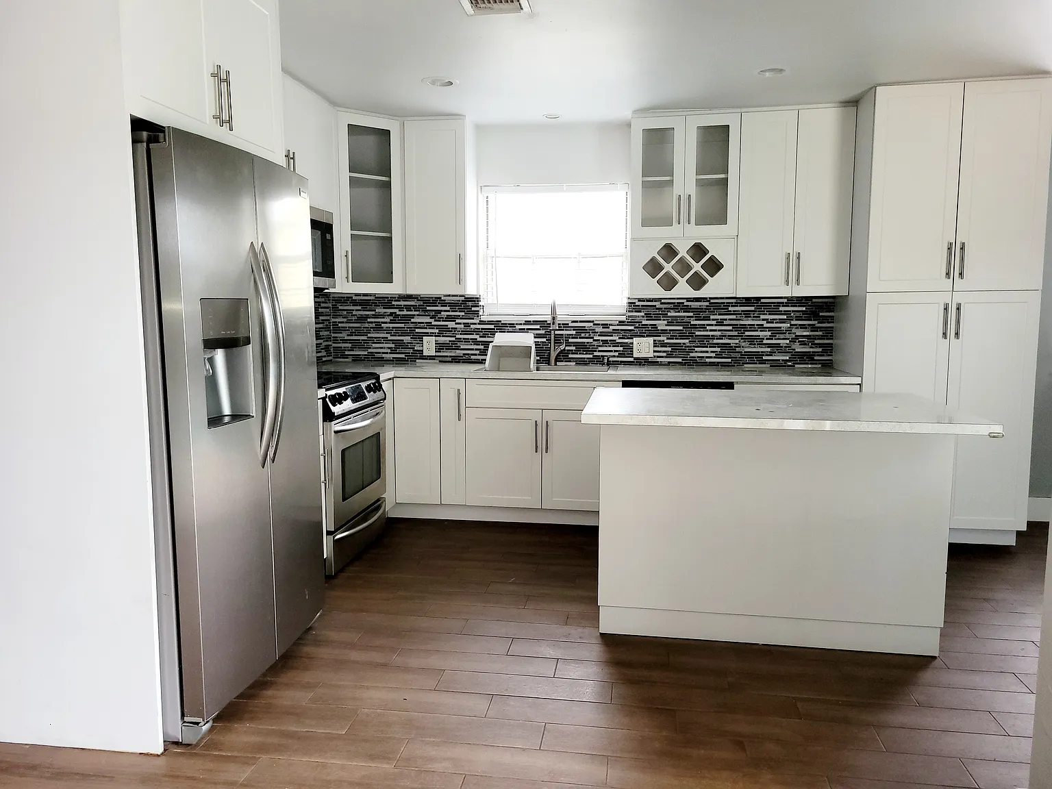 3 bed, 2000 sqft, $3,700 — Photo 3