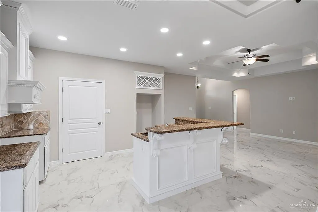 3 bed, 2.0 bath, 1360 sqft, $1,850 — Photo 4