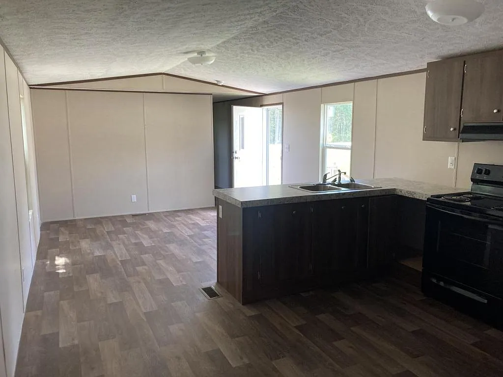 2209 E Effingham Hwy, d6 — Photo 3