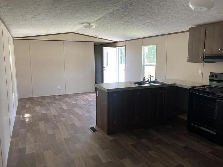 2209 E Effingham Hwy #D6 — Photo 3