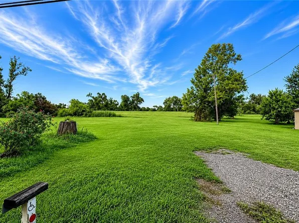 14936 River Rd, Hahnville, LA 70057