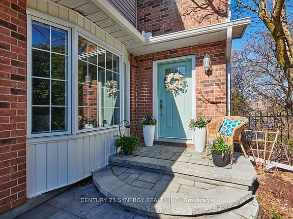 3rd image of 25 Waterton Cres