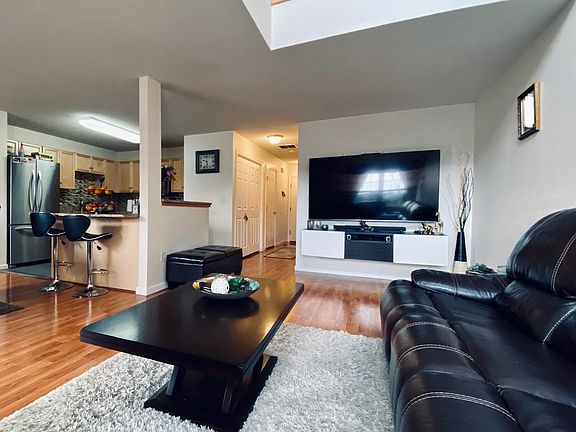 3rd image of 605 Gray Fox Ln
