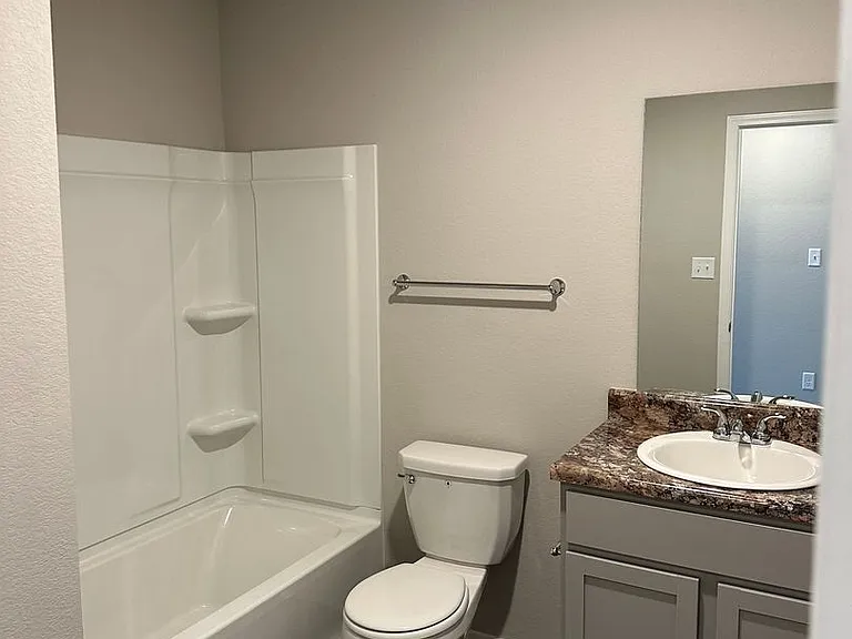 203 Logan Dr — Photo 8