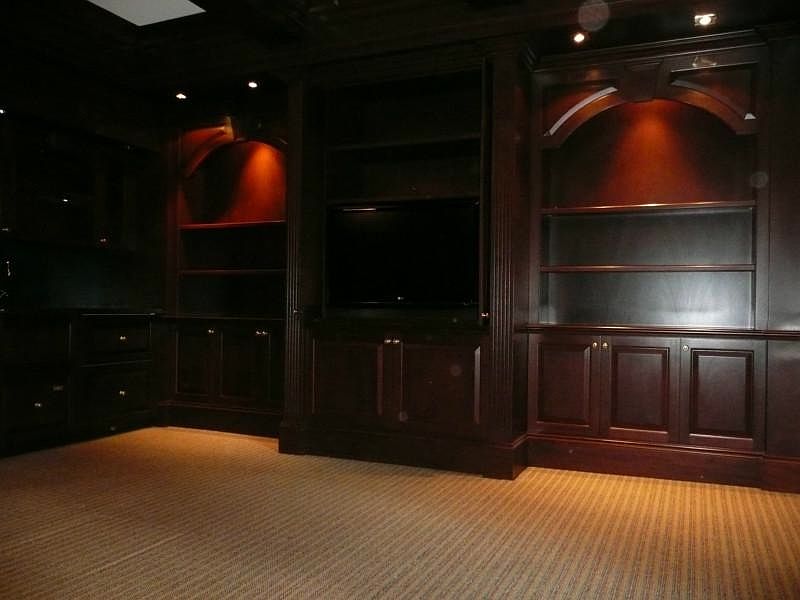 2nd image of 305 Newbury St Ofc #