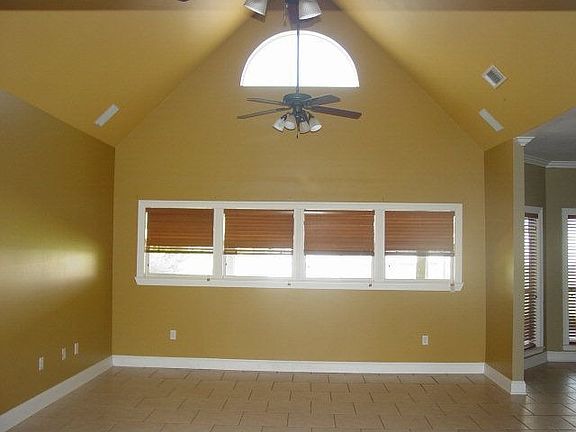 4th image of 6 Hawkins Dr
