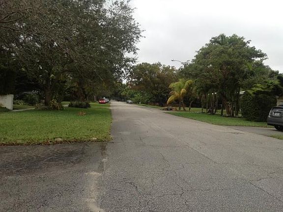3rd image of 560 NE 93rd St