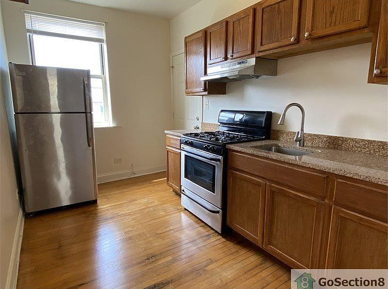 1st image of 3440 W Franklin Blvd #2B