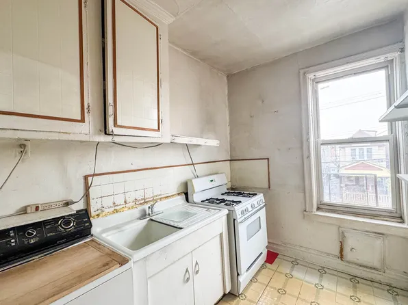 109-18 Lefferts Boulevard image 5 of 15