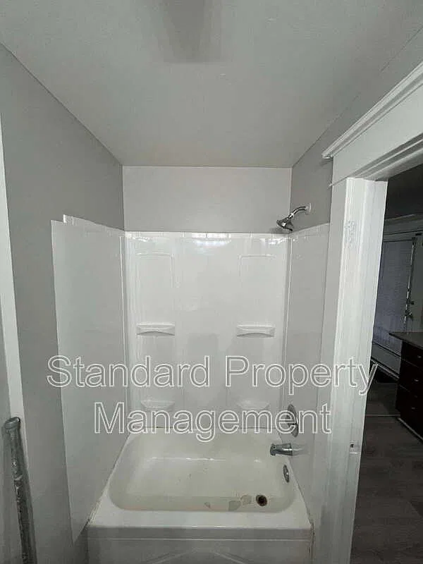 1 bed, 1.0 bath, $1,175 — Photo 3