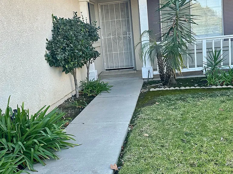 240 Sierra Madre Way — Photo 2