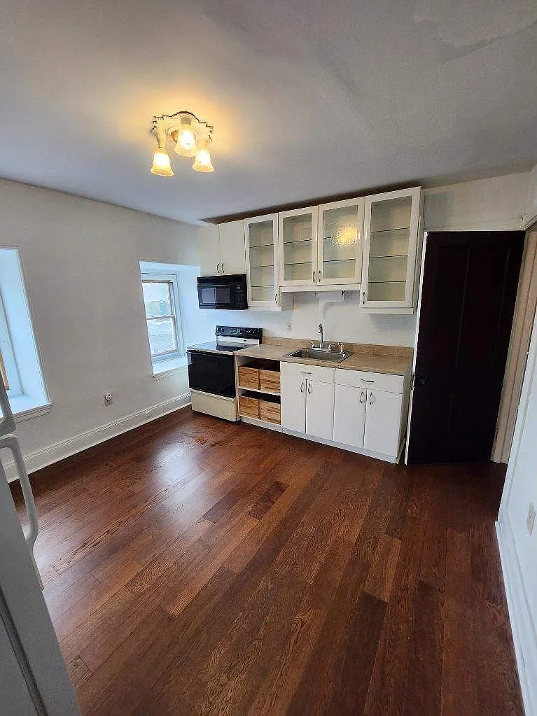 510 Carpenter Ln — Photo 2