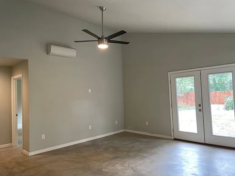1360 Poppy Ln — Photo 13