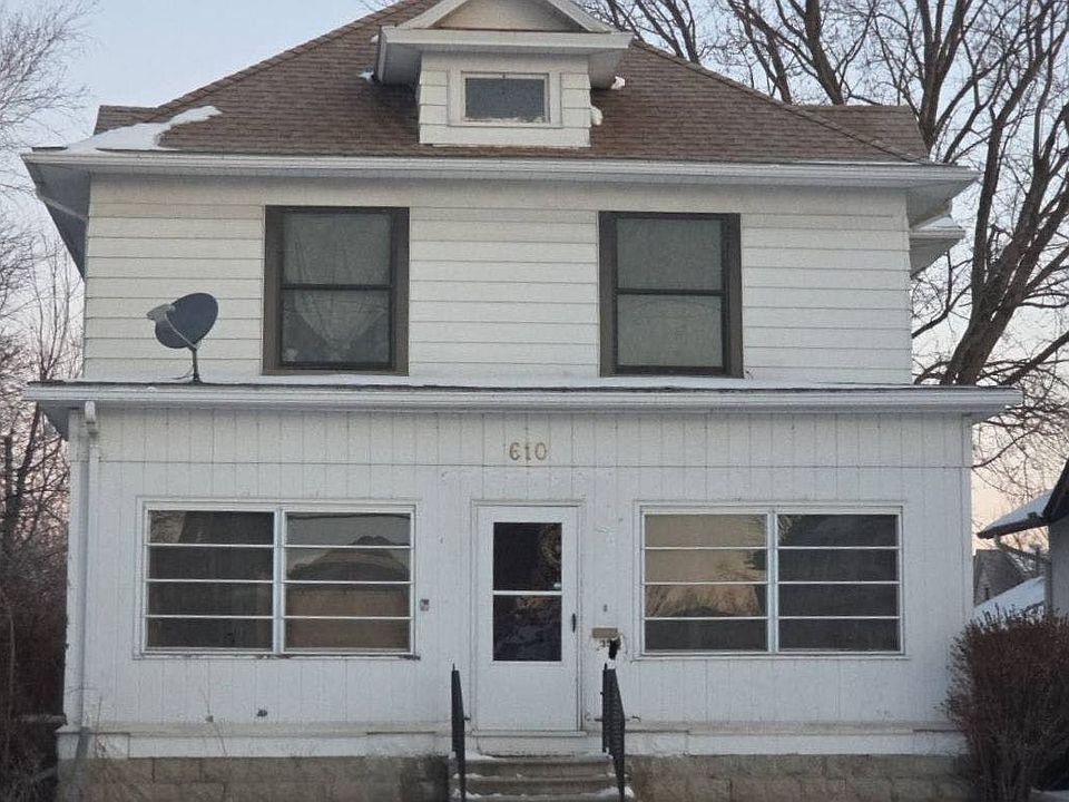 1st image of 610 4th Ave NW