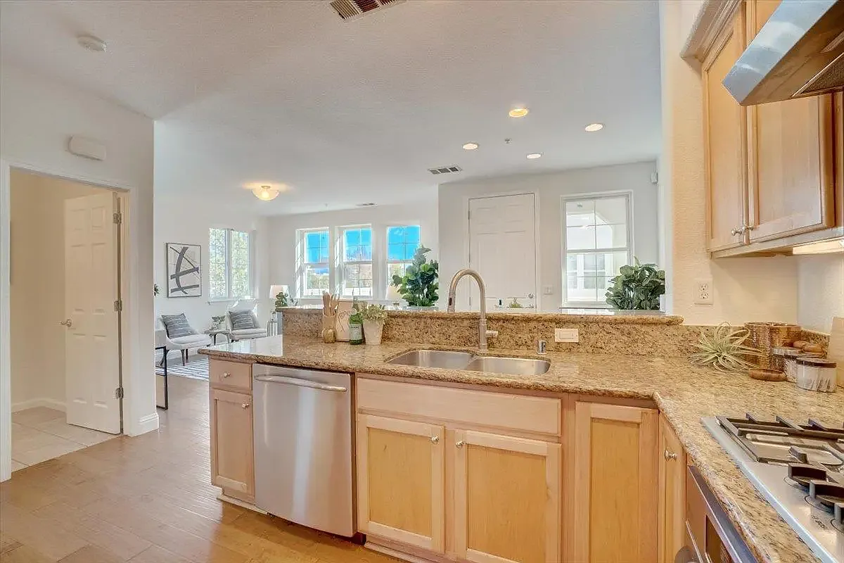 2 bed, 1144 sqft, $3,650 — Photo 4