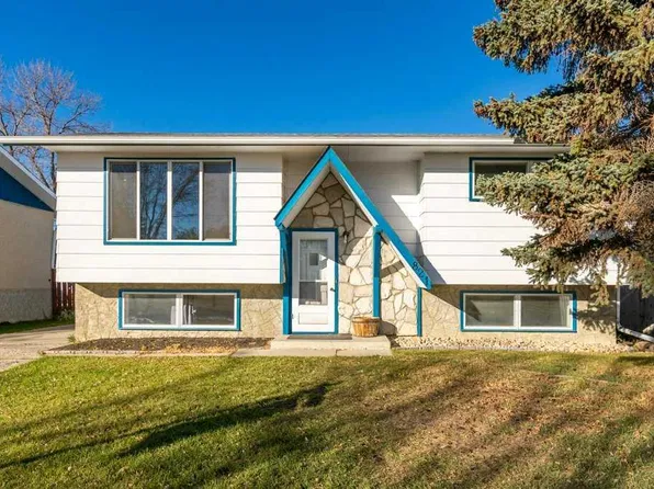 821 E 5th St SE, High River, AB T1V 1J3