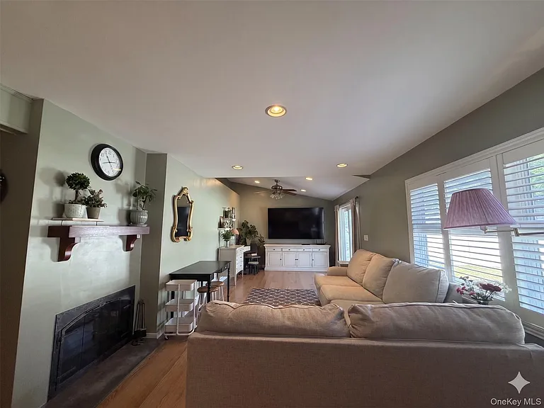 15 Elbow Ln — Photo 2