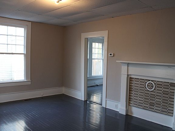 4th image of 1111 Gold St N #A
