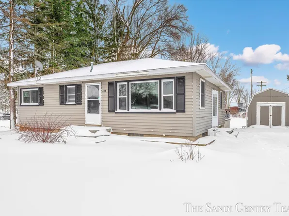 416 Grandview Ave, Spring Lake, MI 49456