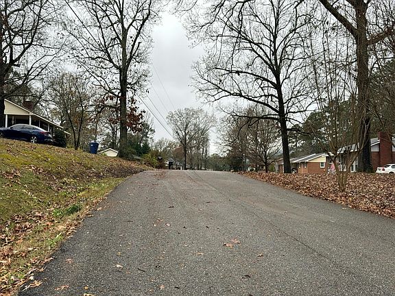 4th image of 925 Boswell Dr