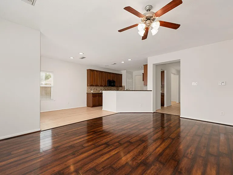 21426 Venture Park Dr — Photo 19