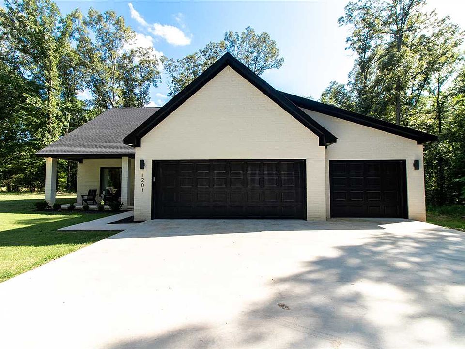 1st image of 1305 Winchester Dr