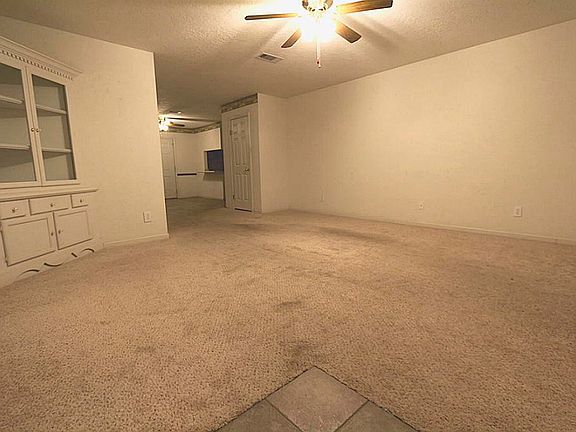 2nd image of 606 Clarence St