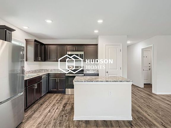 5th image of 917 8th St