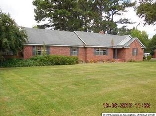 210 Clearview Dr, Senatobia, MS 38668