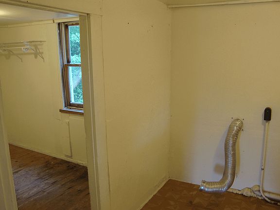 Walk-in Closet/Laundry