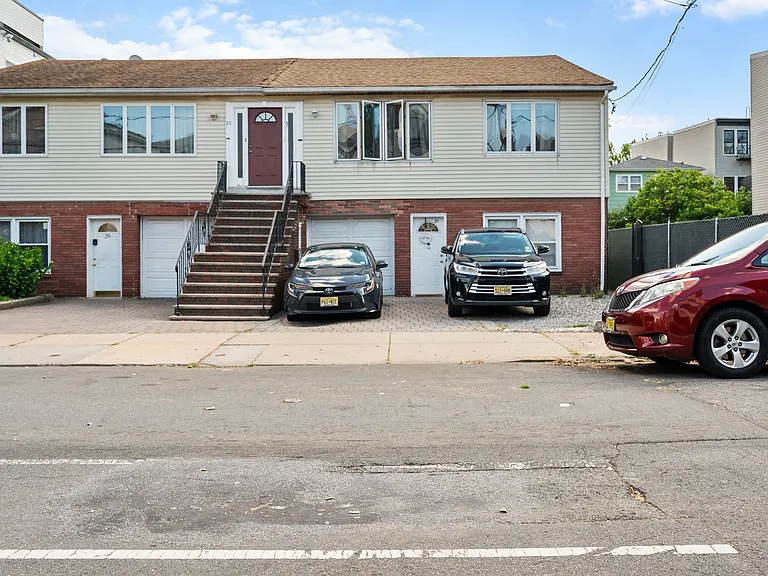 31 Leonard St #2 — Photo 11