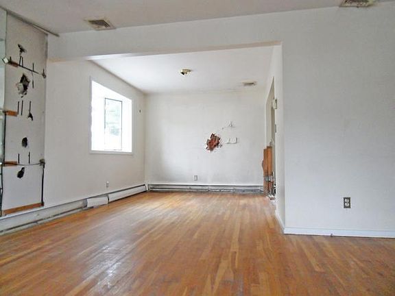 Living to Dining Rm