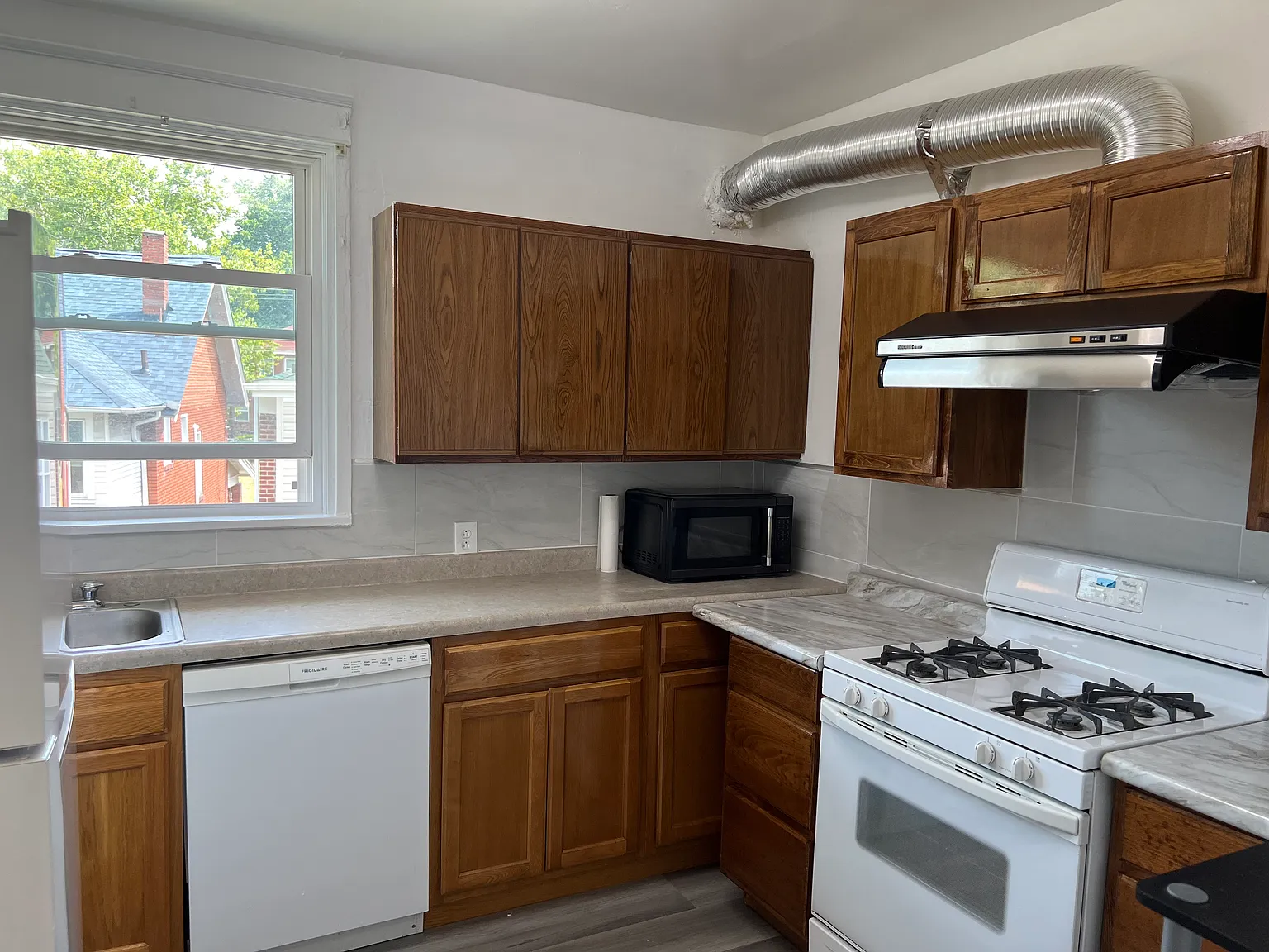 5929 Nicholson St — Photo 3