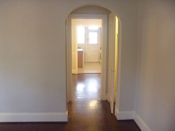 5th image of 3320 W Grace St #3320B